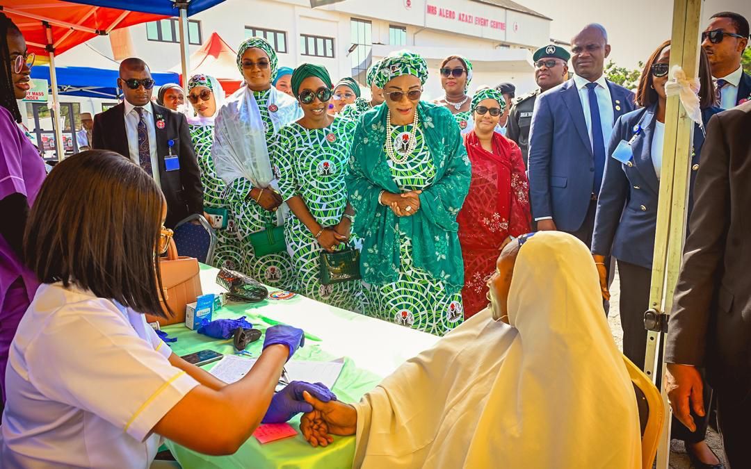 First Lady Felicitates The Elderly During Support Scheme
