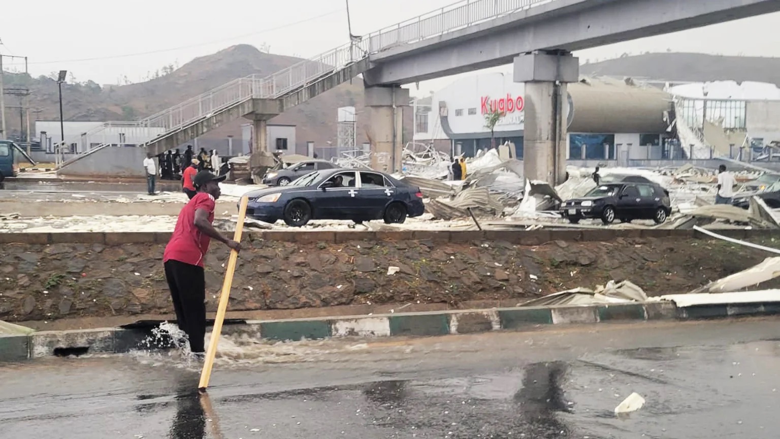 Storm wrecks Kugbo bus terminal, triggers gridlock on Abuja–Keffi Road