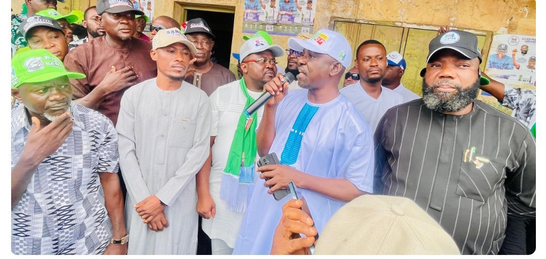 2027: Oluyole LG Chairman Olatunji, Ajadi Begin Ward Tour